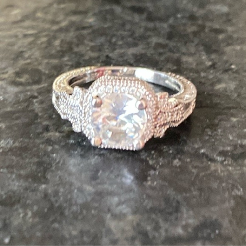 Sterling 96.9 white gold ring with‎ round cut solitaire